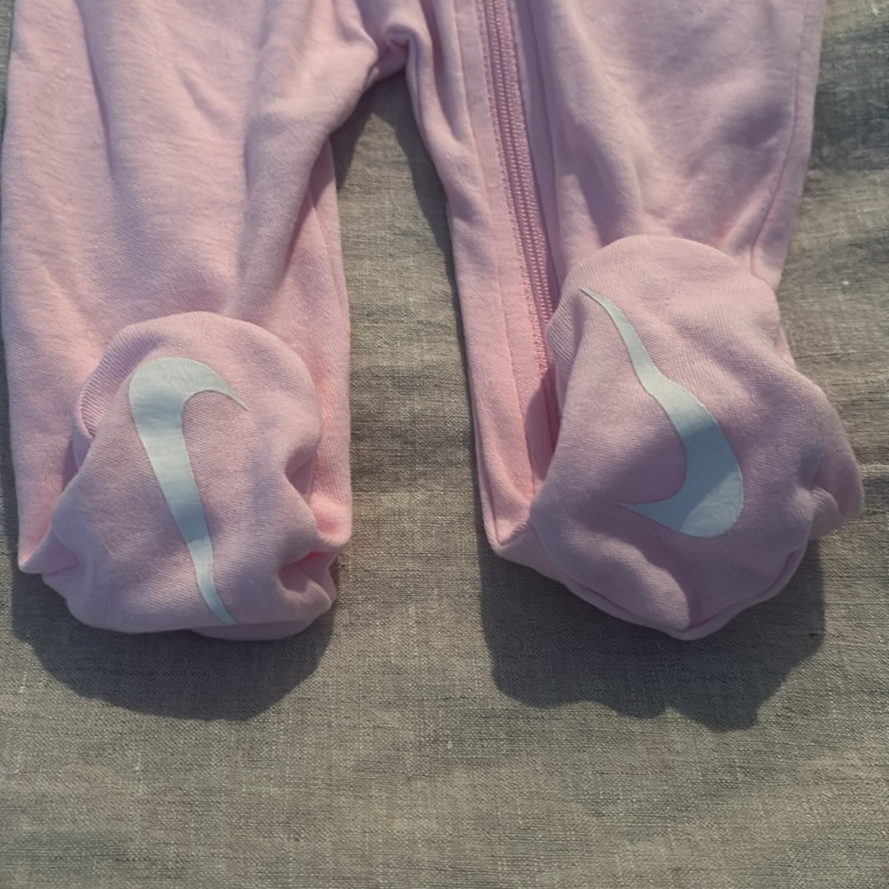 Baby girls nikes onsie - Picture 3 of 4